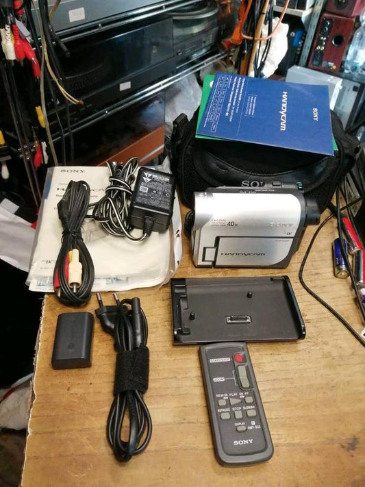 SONY DCR-HC45, MiniDV-Videocamera + SONY Station für Cameras!!