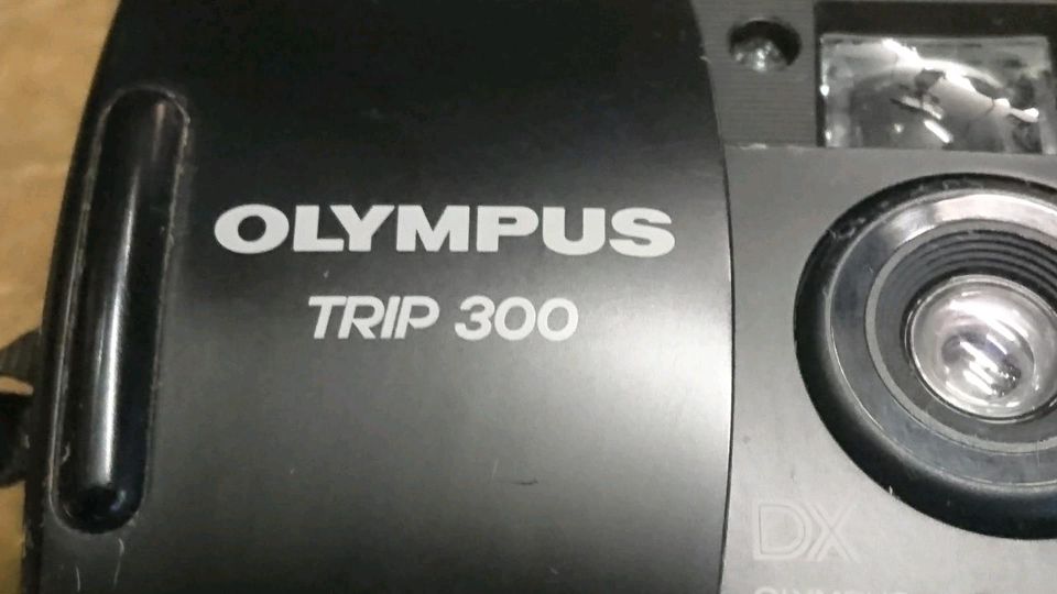 OLYMPUS TRIP 300, Analog-Kamera mit Original-Tasche!