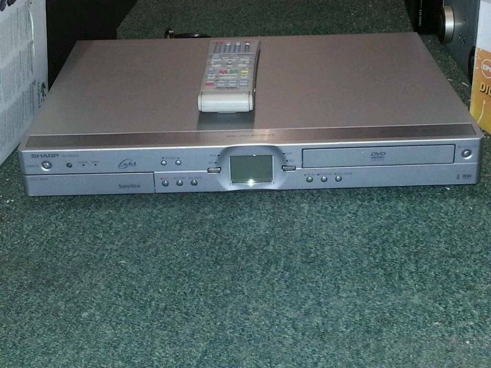 SHARP DV-HR300S; DVD-Recorder mit HD; sehr guter Zustand!