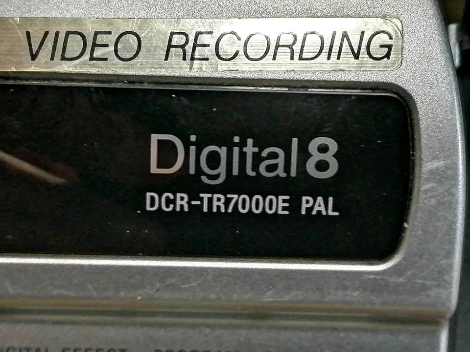 SONY DCR-TR7000E PAL, Videocamera Hi8 und Video 8, mit Zubehör!!