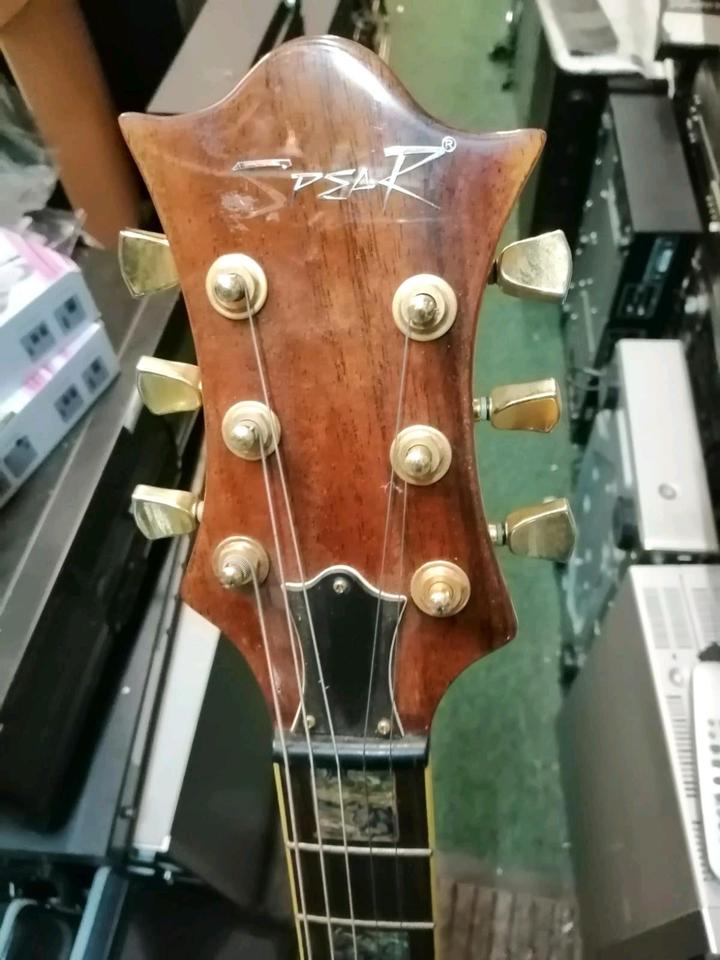 E-Gitarre "SPEAR", 1 Saite fehlt!
