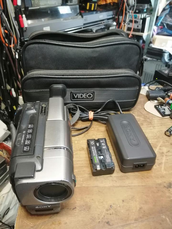 SONY CCD-TRV48E, Handycam Hi8 und Video 8 geeignet, mit Zubehör!!