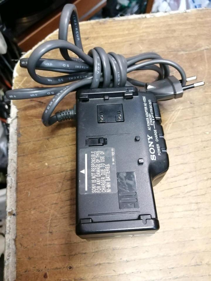 SONY CCD-TR550E, Videocamera Hi8 und Video 8, mit Zubehör!!!