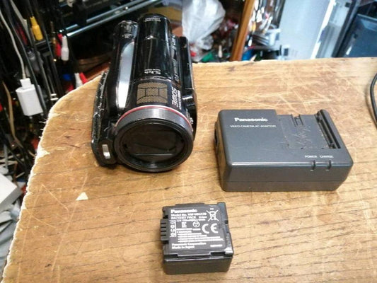 PANASONIC HDC-HS300, Videocamera OHNE Speicherkarte!!!