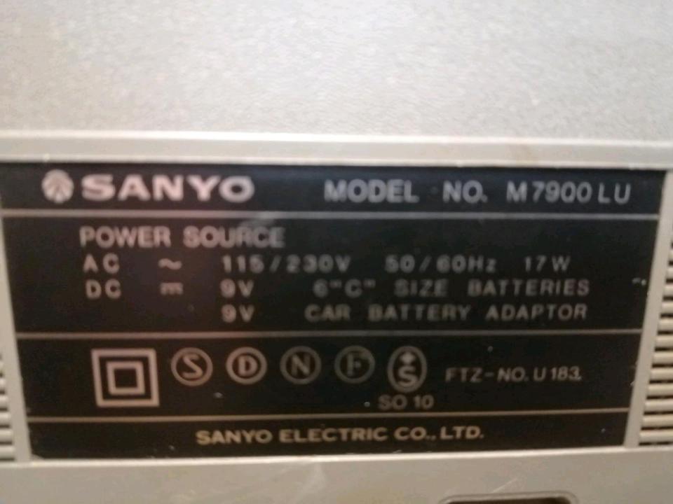 SANYO M7900 LU, Mini & Slim Radio-Cassetten-Recorder!