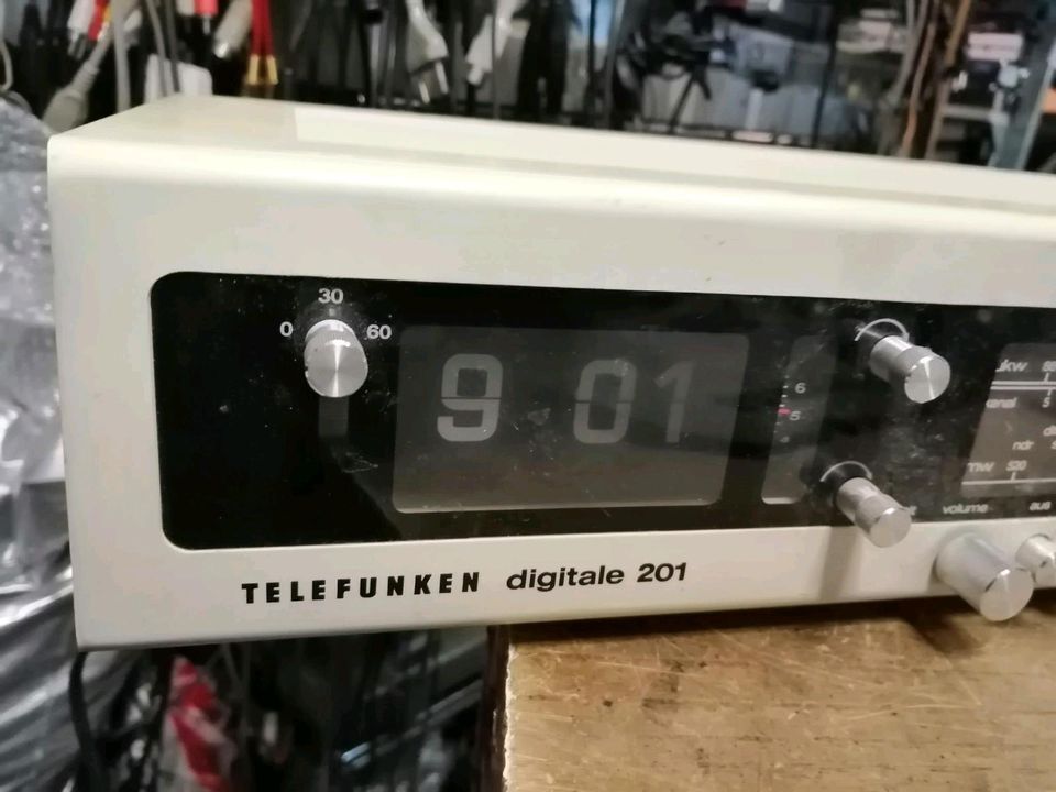 TELEFUNKEN digitale 201,Klappzahlen-Radiowecker, guter Zustand!!!