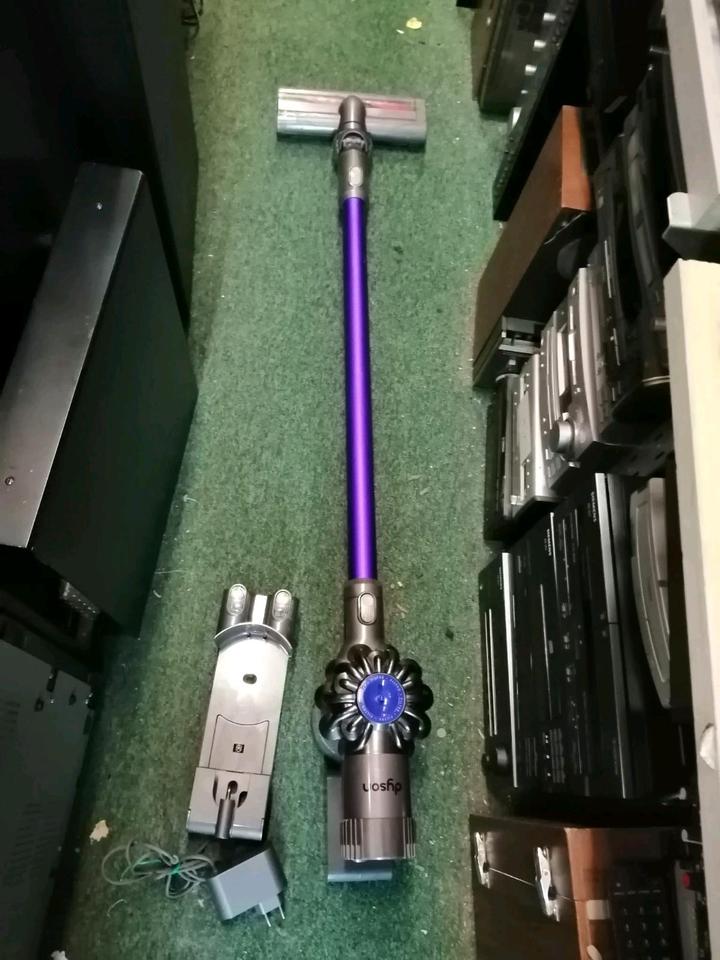 DYSON V6 trigger+, Akku-Staubsauger mit NEUEN Akku und Zubehör!!