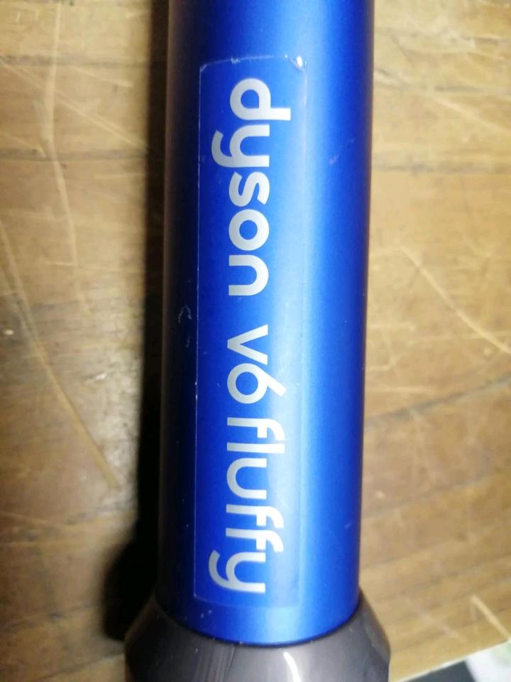 DYSON V6 fluffy, Akku-Staubsauger mit Zubehör