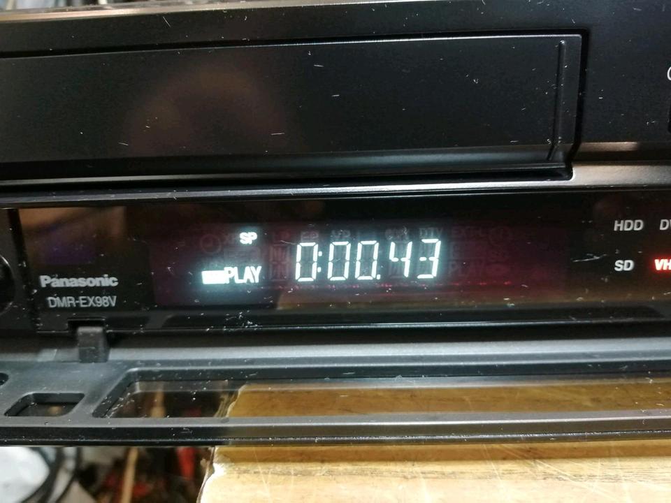 AnzeigePANASONIC DMR-EX98V, DVD-VHS-HDD-Recorder, 250 GB, guter Zustand!
