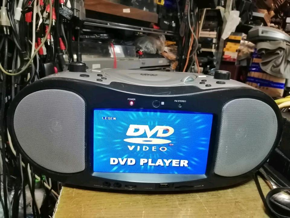 NAXA DVD-Video 2240 (Radio/DVD/CD), etwas DEFEKT!!