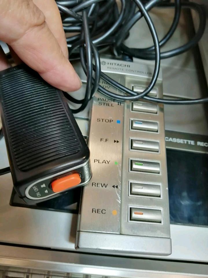 HITACHI VT-7000E Videorecorder, Adapter und Videocamera!!!