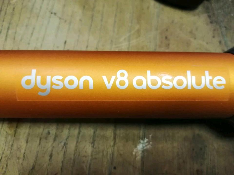 DYSON V8 absolute Akku-Staubsauger, Bürste mit Licht und Zubehör!