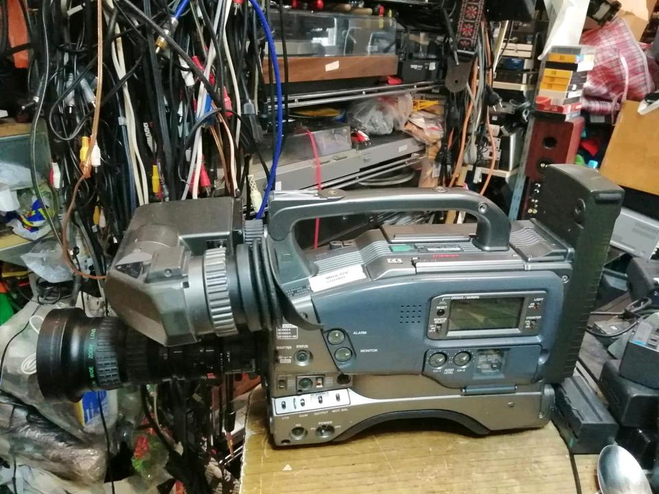 JVC GY-DV500, MiniDV-Videocamera mit einem Adapter!!