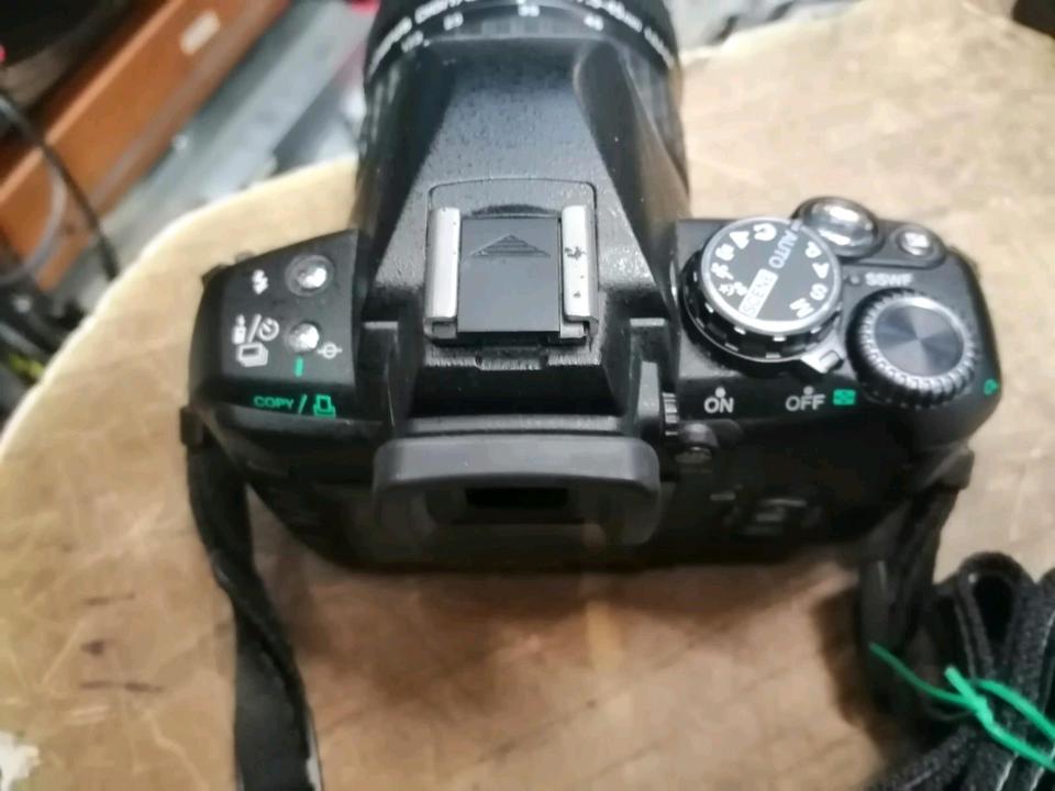 OLYMPUS E-410 + OLYMPUS Zuiko Objektiv, mit Zubehör!!!