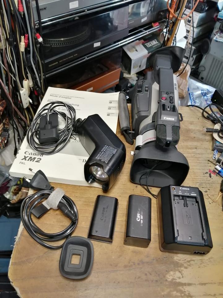 CANON XM2 3CCD Digital Video Camcorder + VL-10Li, mit Zubehör!!!