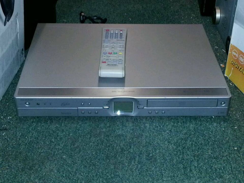 SHARP DV-HR300S; DVD-Recorder mit HD; sehr guter Zustand!