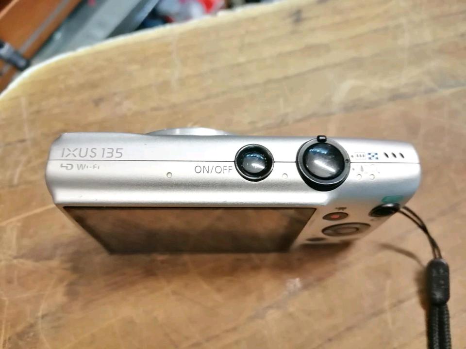CANON IXUS 135, Digital-Kamera OHNE Speicherkarte!!