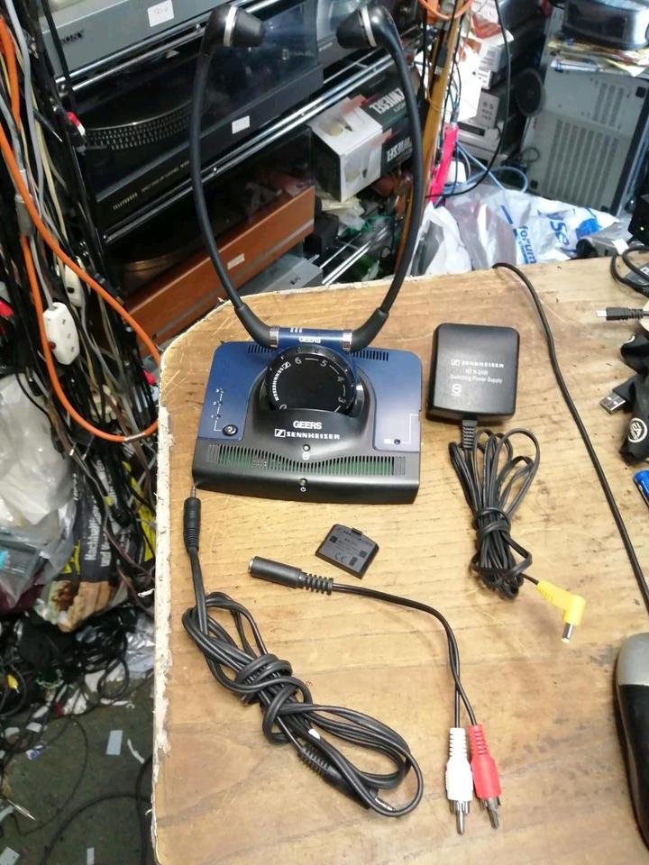 SENNHEISER TR843 Funk-Kopfhörer mit Station, Zubehör!!