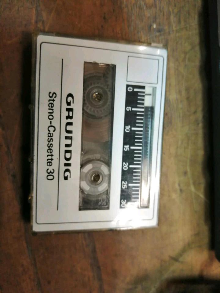 GRUNDIG Stenorette St3221, Wiedergabegerät mit Zubehör!!!