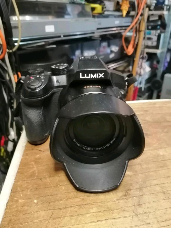 PANASONIC LUMIX DMC-FZ330, Digital-Kamera mit Zubehör!!