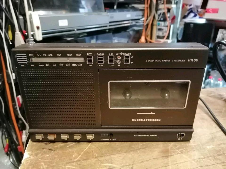 GRUNDIG RR60, 2 Band Radio-Cassetten-Recorder, etwas DEFEKT!!