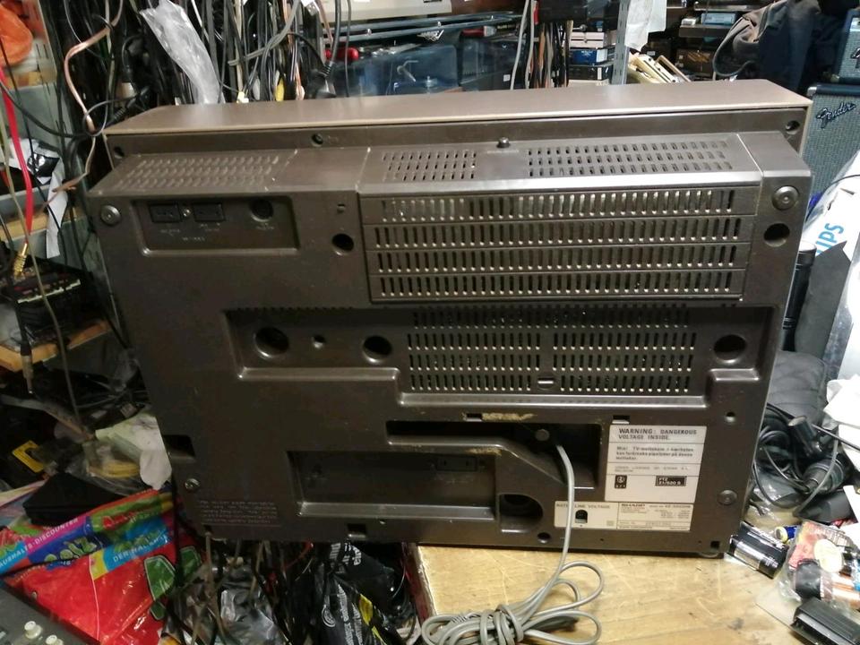 SHARP VZ-3500, Plattenspieler/Radio/Cassette/Verstärker!!!