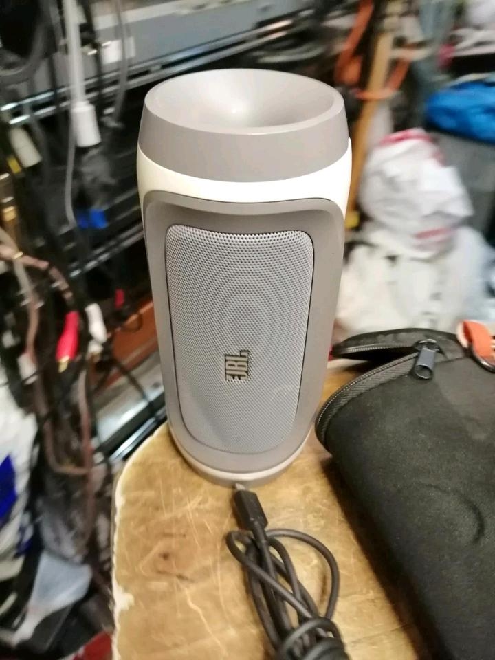 JBL IC:6132A-JBL CHARGE, Bluetooth-Lautsprecher, guter Zustand!!!