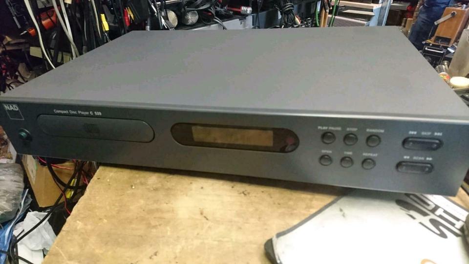 NAD ELECTRONIC C520, CD-Player OHNE Fernbedienung, etwas DEFEKT!