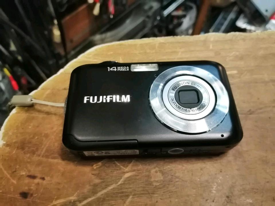 FUJIFILM JV210, Digital-Kamera mit Zubehör!!!