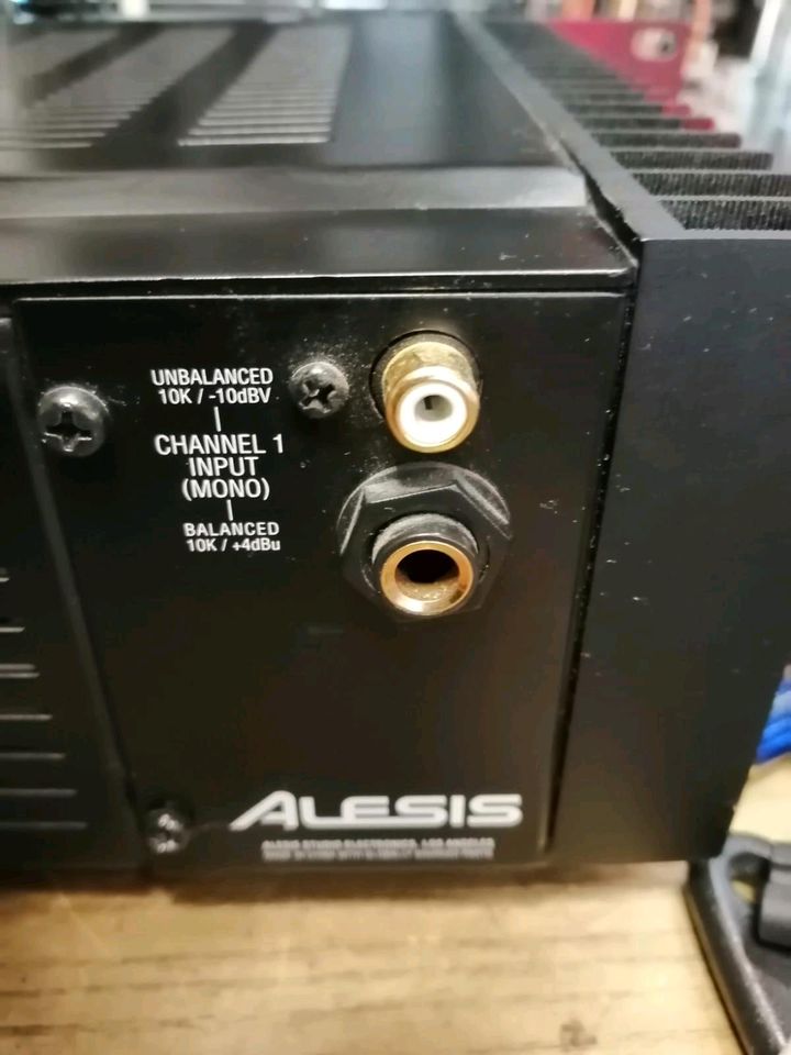 ALESIS RA 150 AMPLIFIER .