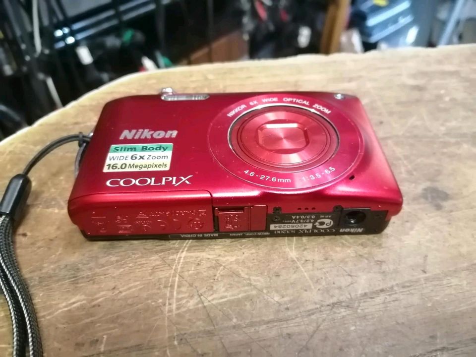 NIKON COOLPIX S3200, Digital-Kamera mit Zubehör, Rot!!