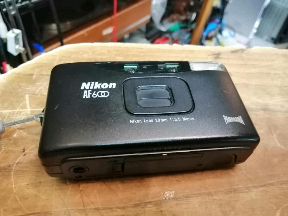 NIKON AF600, Analog-Kamera, etwas DEFEKT!!!