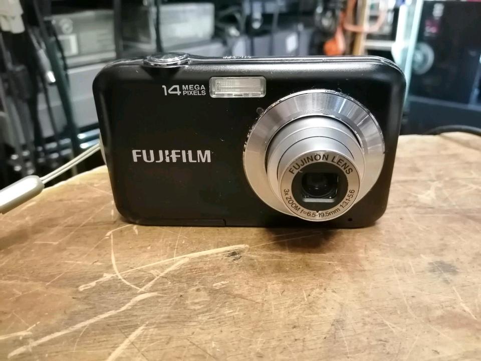 FUJIFILM JV210, Digital-Kamera mit Zubehör!!!