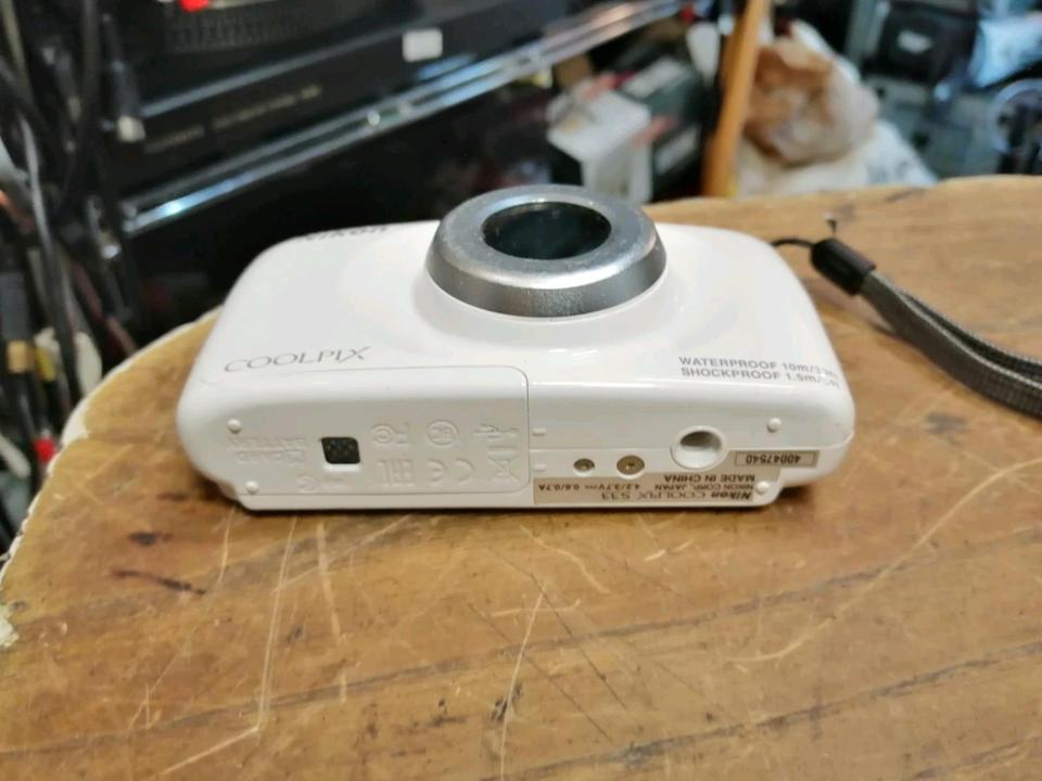 NIKON COOLPIX S33, Digital-Kamera mit Zubehör!!!