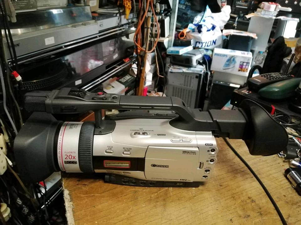 CANON XM2 3CCD Digital Video Camcorder + VL-10Li, mit Zubehör!!!