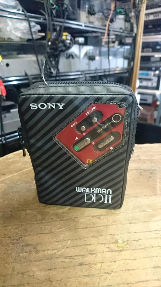 SONY WM-DD II, Walkman, rot-metallic, OHNE Adapter!