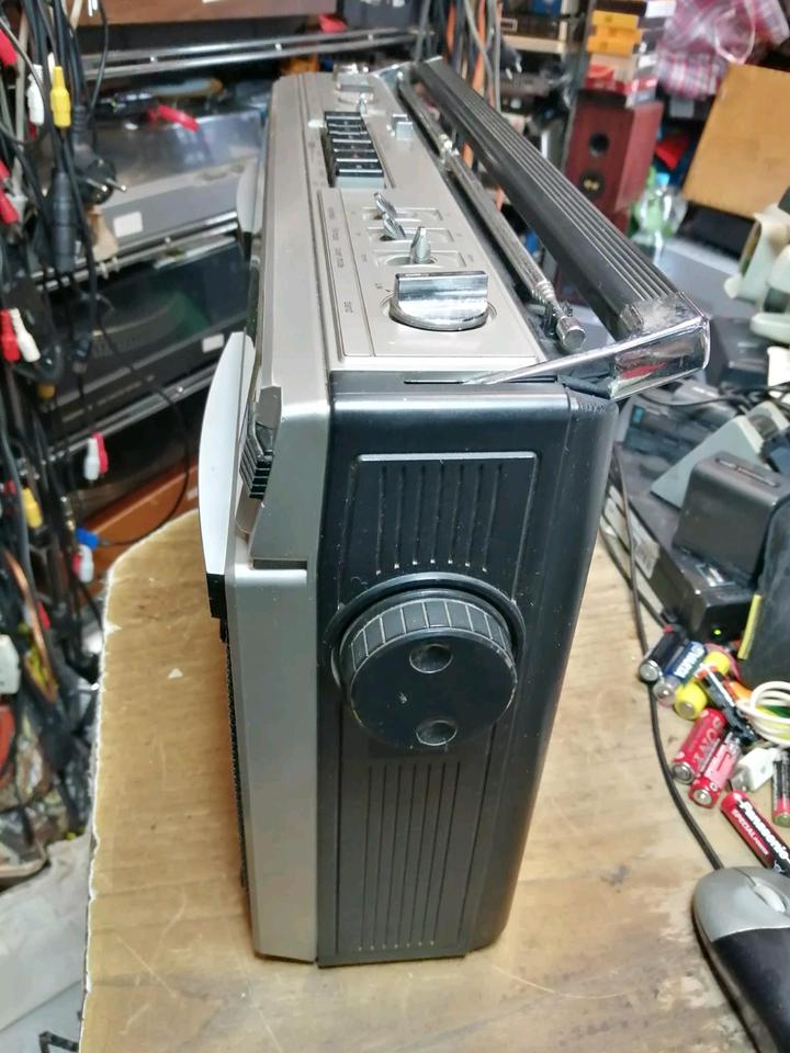SHARP GF-8585H, Radio-Cassetten-Recorder, etwas DEFEKT!!!