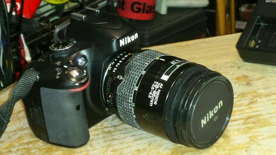 NIKON D5100 Digitalcamera + Objektiv NIKKOR 28-85 mm