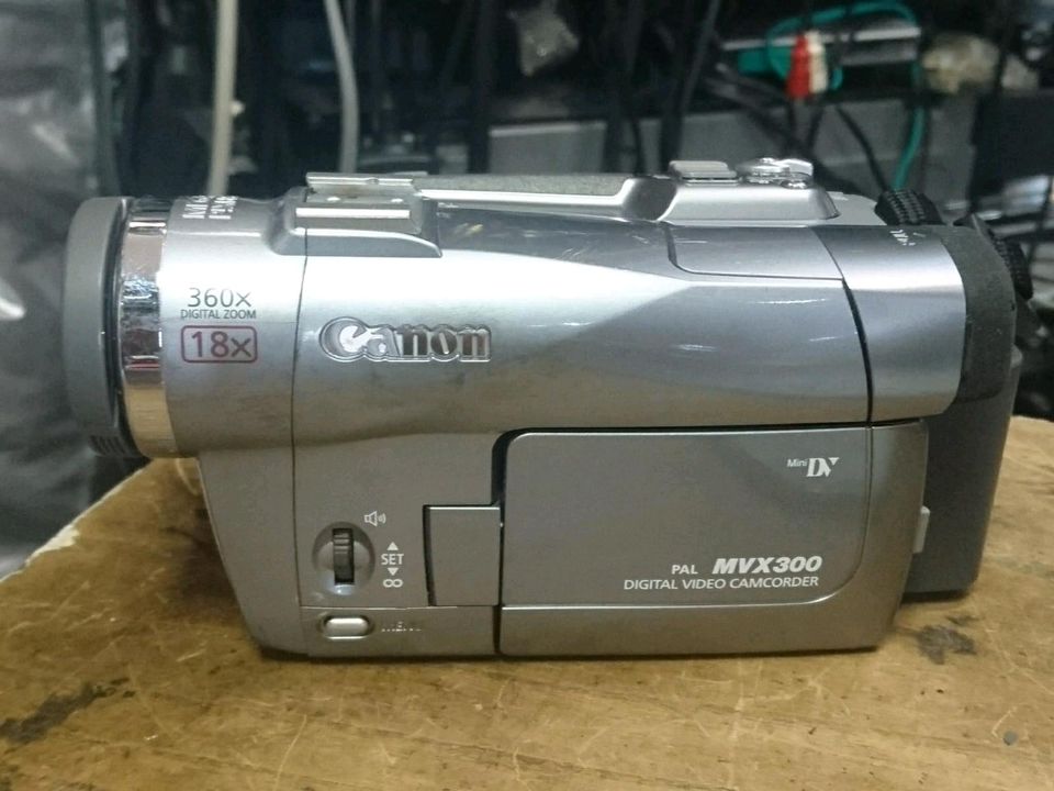 CANON MVX300E, MiniDV-Videocamera mit Zubehör!!