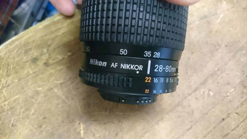 NIKON D60 Digita-Kamera - NEU + NIKON NIKKOR Objektiv + Zubehör!