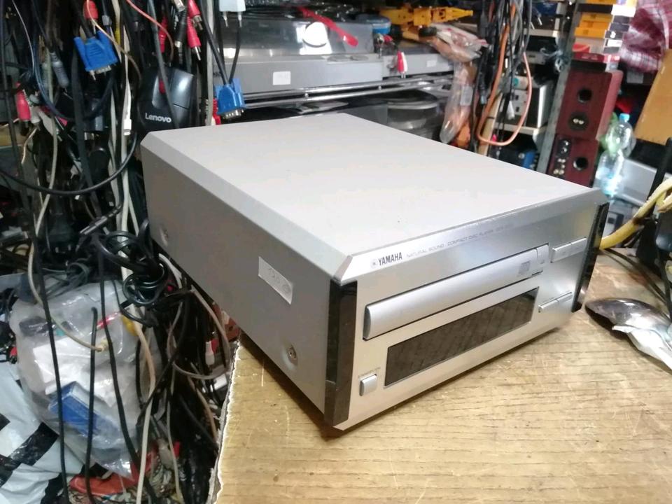 YAMAHA CDX-E100, CD-Player OHNE Fernbedienung!!!