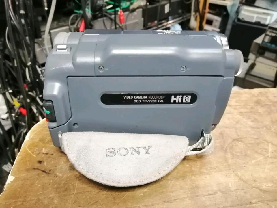 SONY CCD-TRV228E, Videocamera OHNE Zubehör, DEFEKT!!!