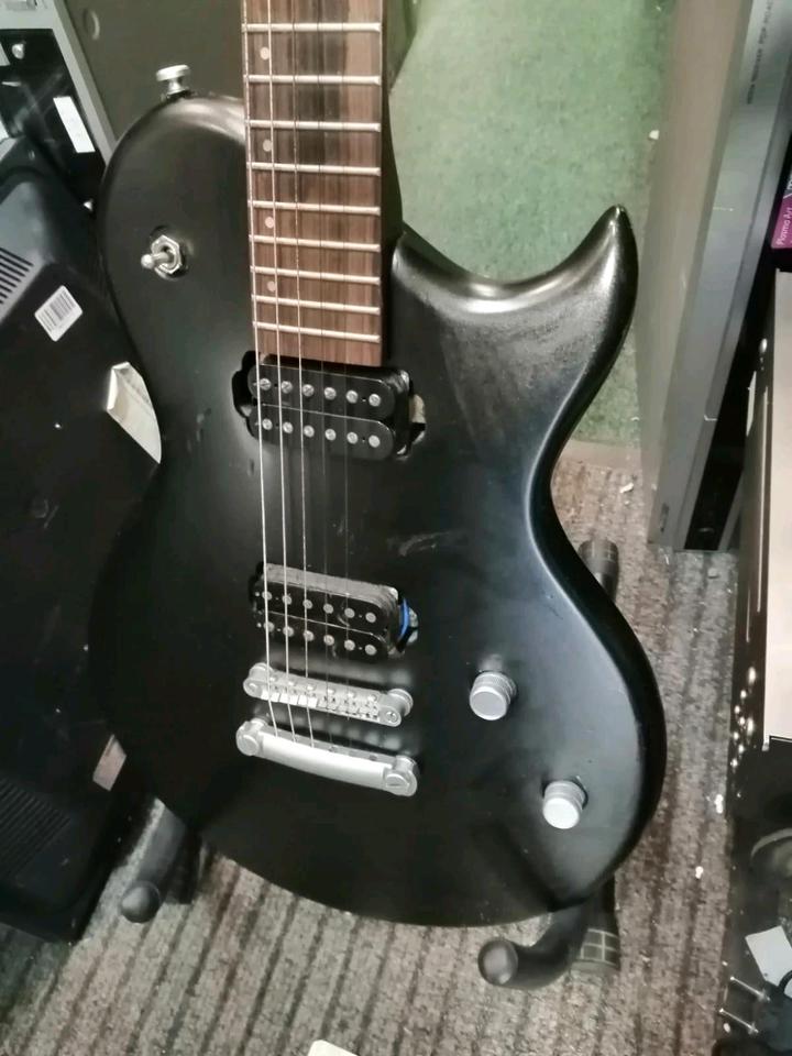 E-Gitarre "ARIA", guter Zustand, 1 Saite fehlt!!