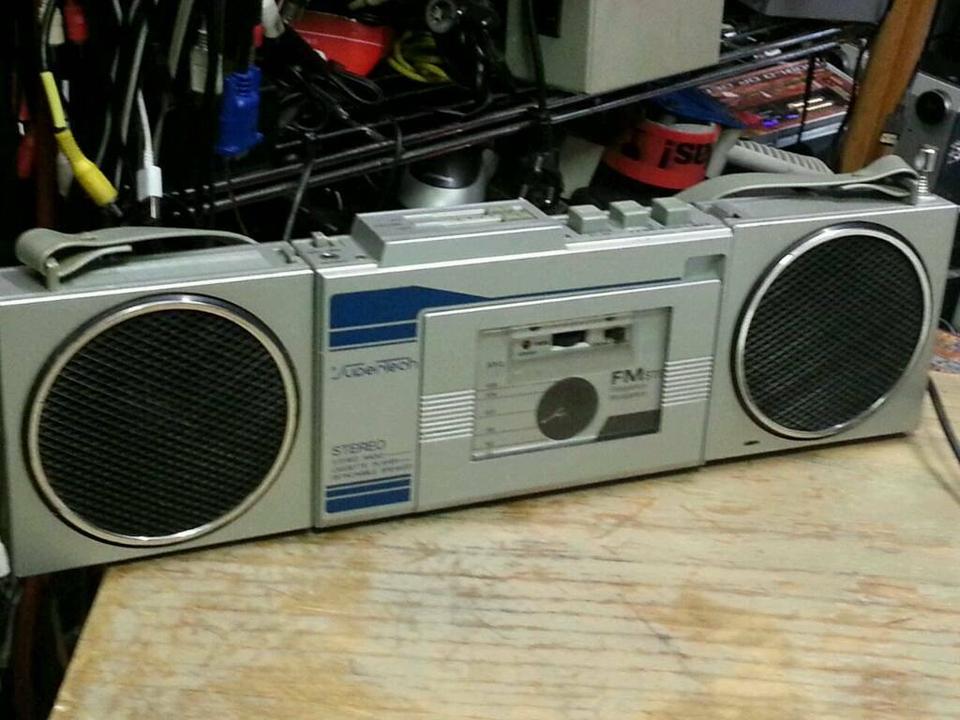 SUPER TECH KMS-900; Radio-Cassettenplayer,Boxen abnehmbar