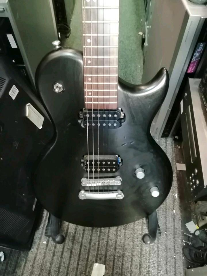 E-Gitarre "ARIA", guter Zustand, 1 Saite fehlt!!