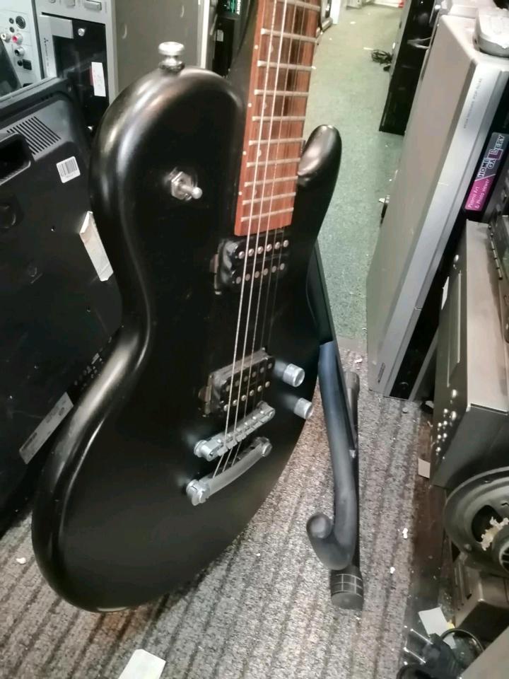 E-Gitarre "ARIA", guter Zustand, 1 Saite fehlt!!