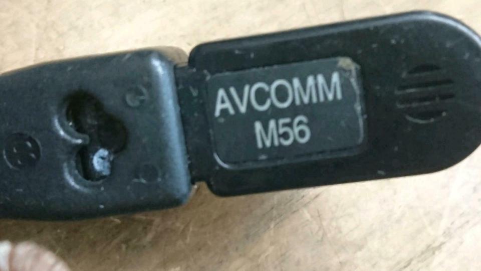 2 Pilotenkopfhörer: AVCOMM M56 + einer OHNE Name