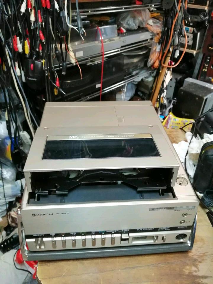 HITACHI VT-7000E Videorecorder, Adapter und Videocamera!!!