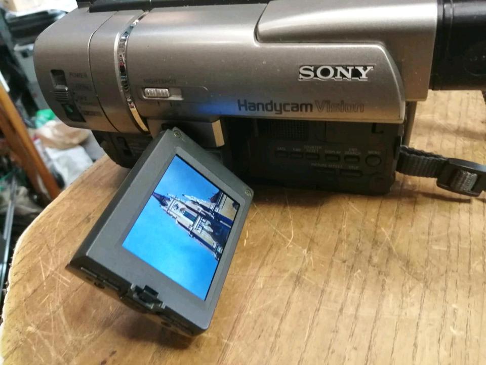 SONY CCD-TRV48E, Handycam Hi8 und Video 8 geeignet, mit Zubehör!!