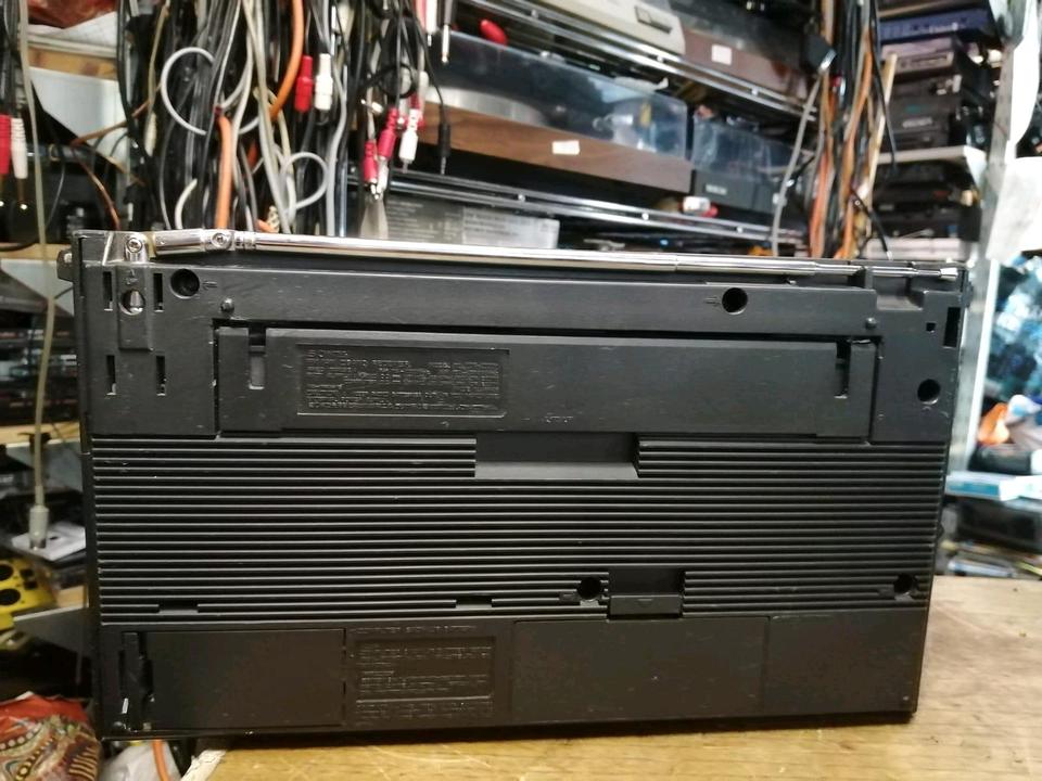 SONY ICF-2001, FM/AM PLL Synthesized Receiver, Universal-Adapter!